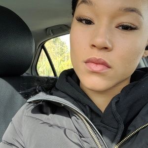 Meet your Posher, Linaa